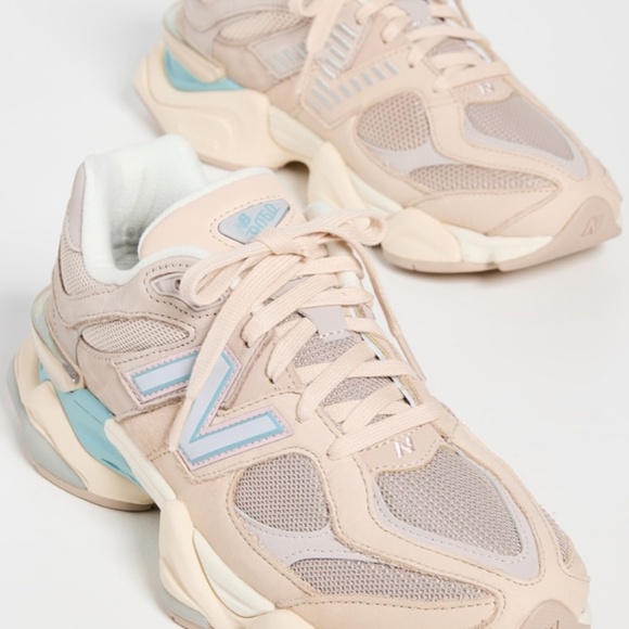 New Balance Women's Sneakers in Beige Pink and Light Blue - Picture 3 of 12